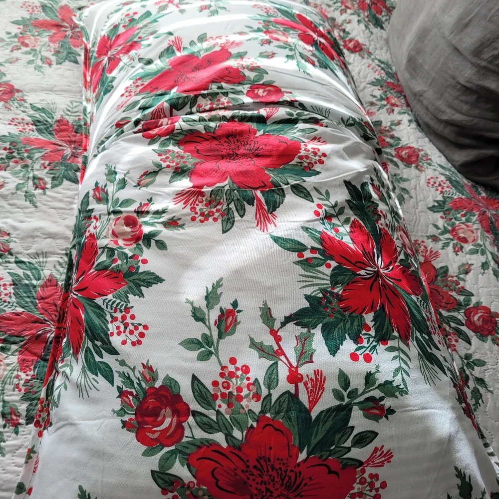 Reversible 3pc king/Queen comforter Poinsettias Holidays comforter set